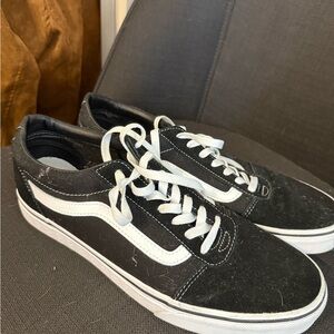Vans Men's Classic Black and White Sneakers